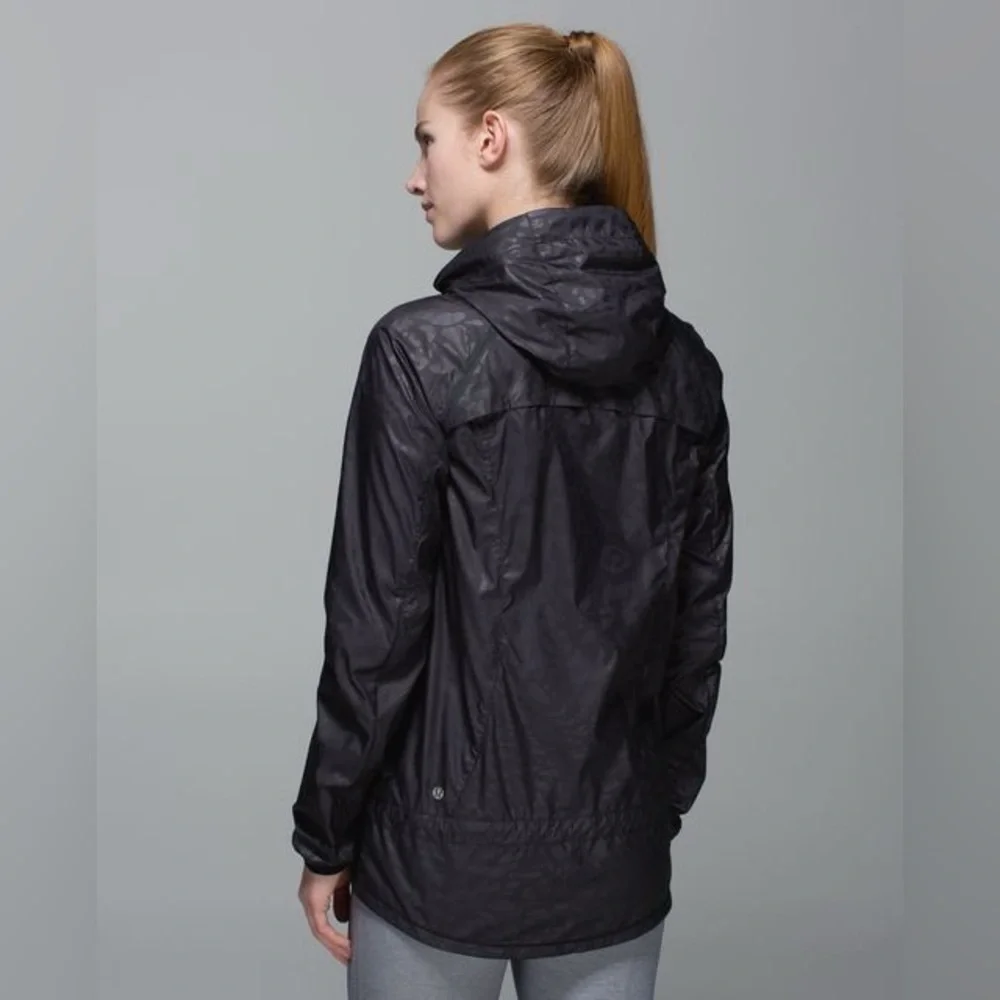 Lululemon Miss Misty Jacket II Desert Snake Embossed Black Rain Coat Hooded XS - Picture 4 of 16